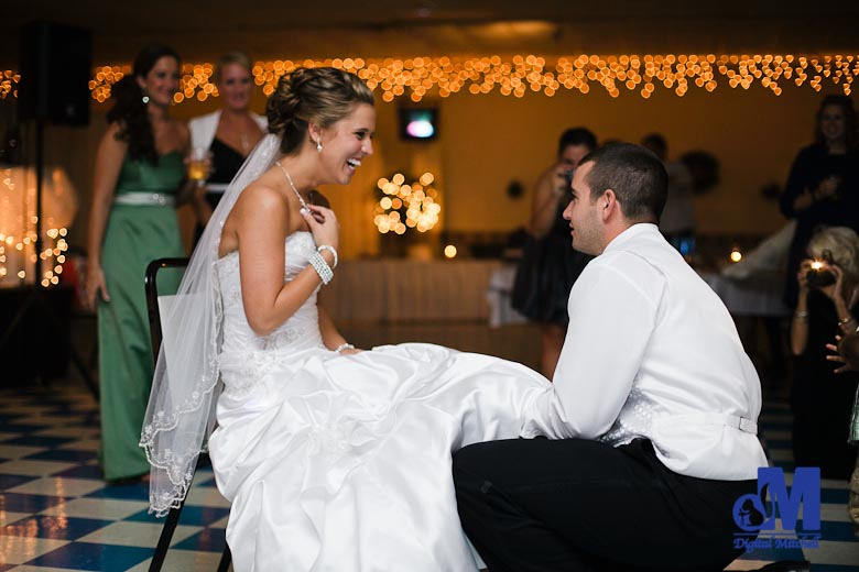 photographing the wedding garter